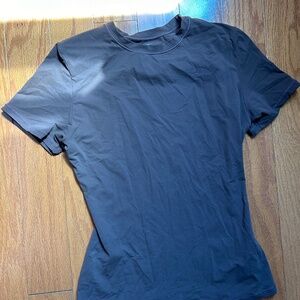 SKIMS tee size small dark brown